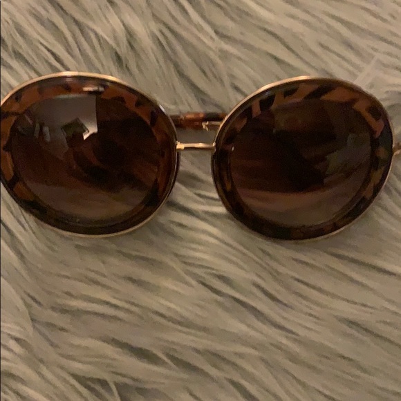 Fashion Shades - Picture 1 of 3